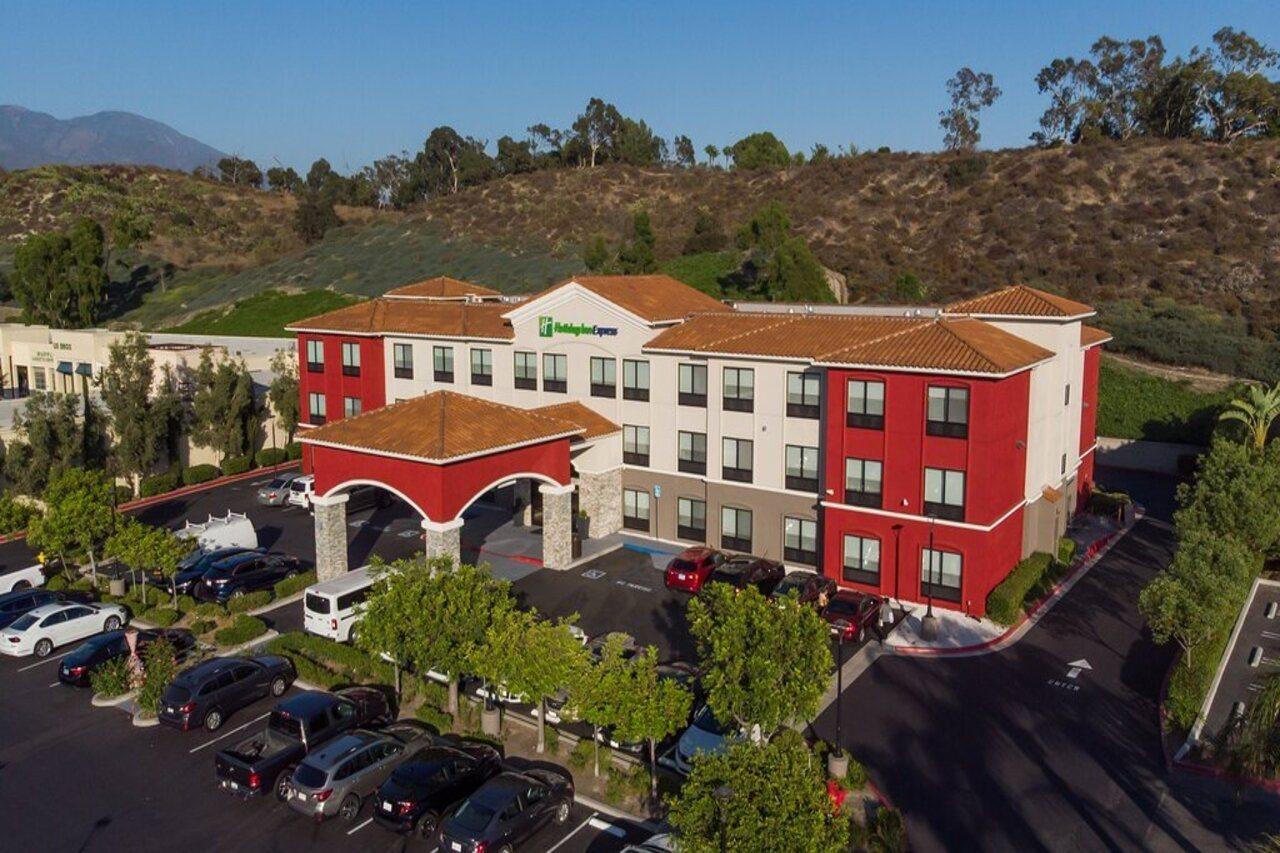 Holiday Inn Express & Suites - Lake Forest, An Ihg Hotel Zewnętrze zdjęcie