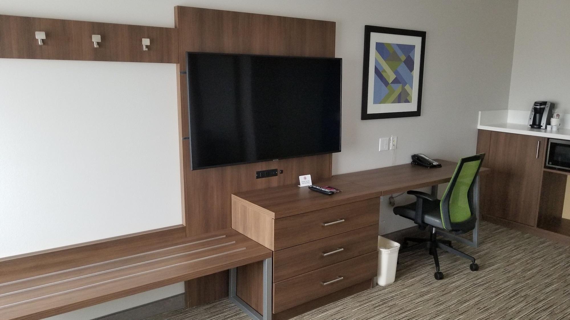 Holiday Inn Express & Suites - Lake Forest, An Ihg Hotel Zewnętrze zdjęcie