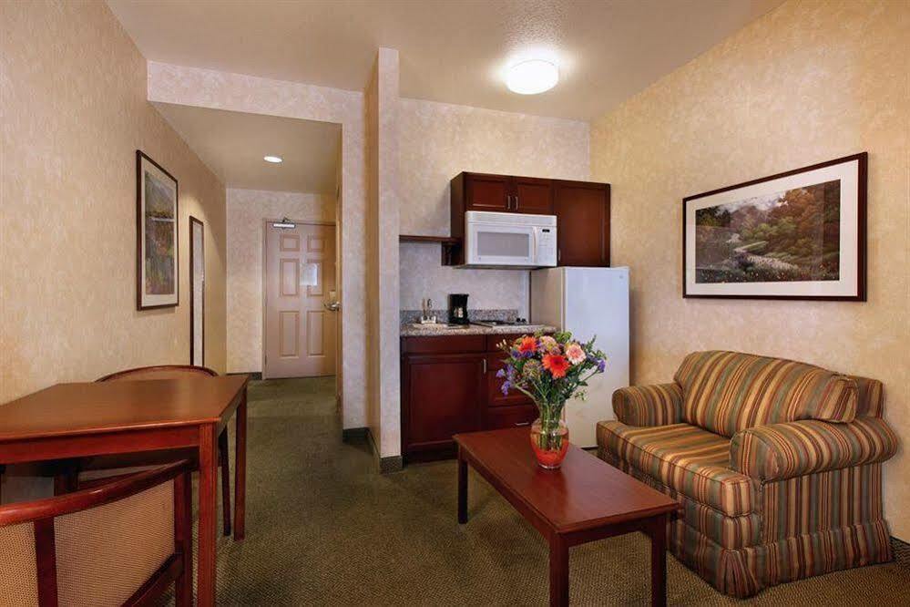 Holiday Inn Express & Suites - Lake Forest, An Ihg Hotel Zewnętrze zdjęcie