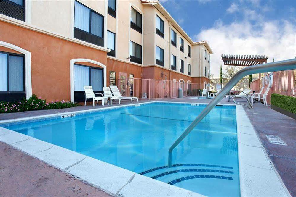 Holiday Inn Express & Suites - Lake Forest, An Ihg Hotel Zewnętrze zdjęcie